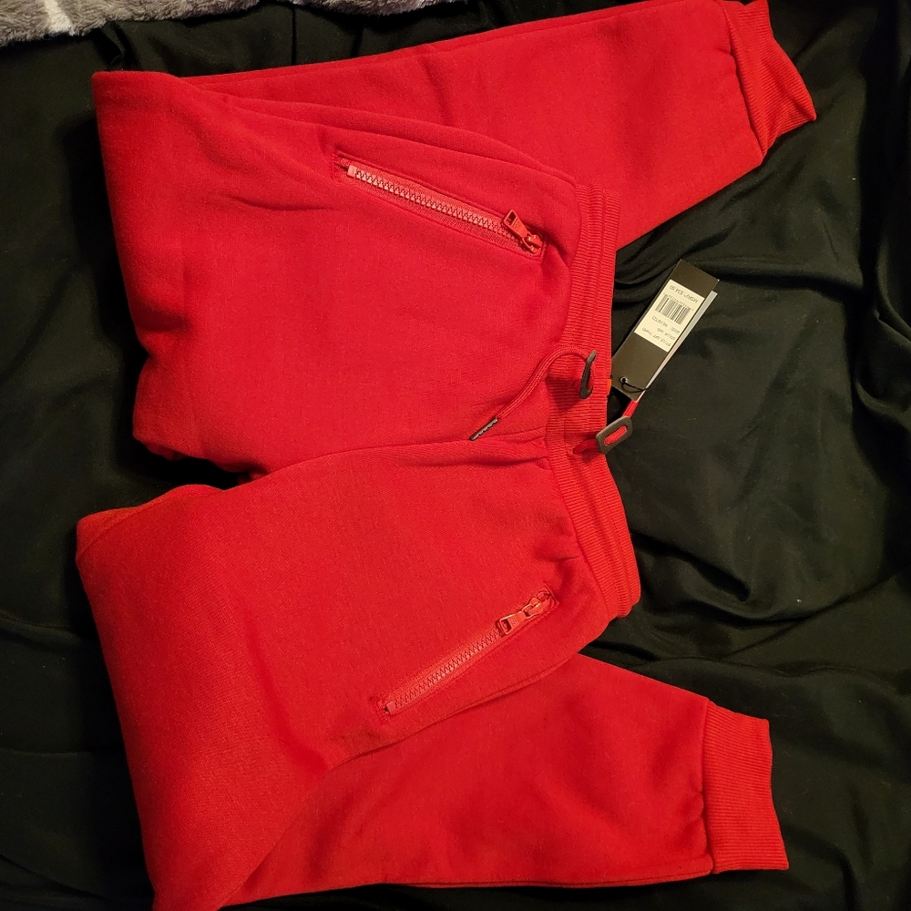 NWT Galaxy Red jogging pants with zipper pockets boys size 10-12 (M)